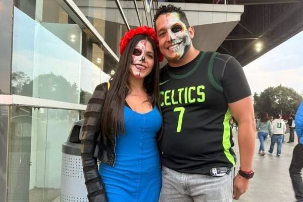 Disfrutan fan mexicanos de la NBA disfrazados