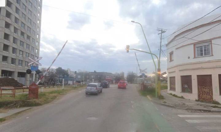 Internan de urgencia a una mujer atropellada por el tren