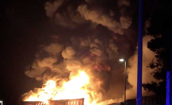 Declarado un incendio industrial en Greenmed en Almassora