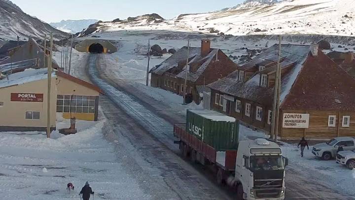 El pronóstico meteorológico en el paso a Chile muestra nevadas hasta el martes