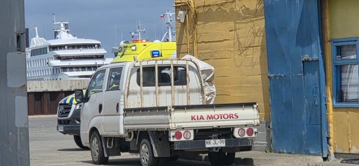 Funcionario de INACh lesionado tras explosión en galpón del Muelle Prat