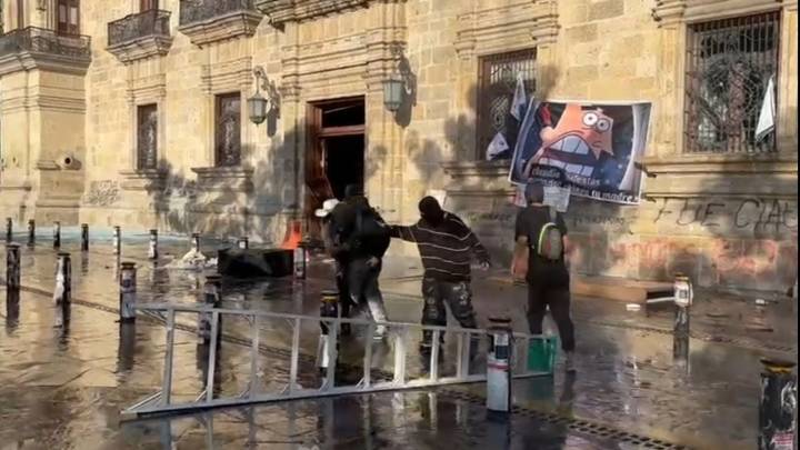 Manifestación de Generación Z en Guadalajara terminó en ataque al Palacio de Gobierno (Video)