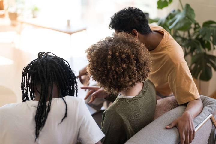 Man Wants to Confront Roommate for Having Overnight Guests, Admits He’s Jealous