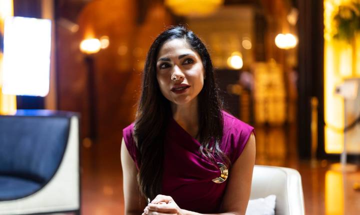 Yizette Cifredo ayuda a Miss México durante tenso momento en Miss Universe