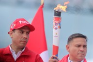 Presidente Jerí encabezó ceremonia de llegada de la llama bolivariana al Perú