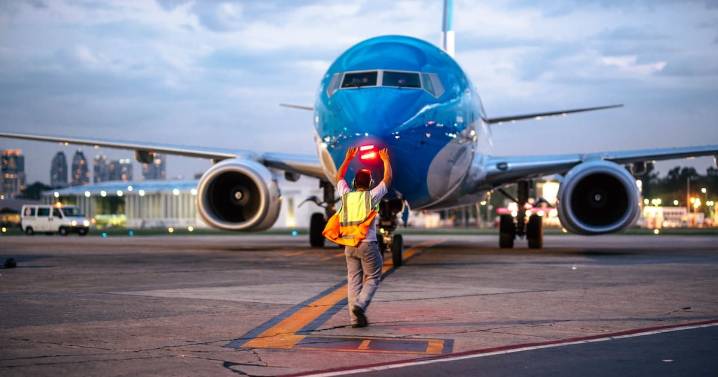 Aerolíneas Argentinas presentó su oferta paritaria, los gremios la rechazaron y adelantan mayores medidas