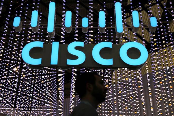 Cisco raises annual revenue forecast