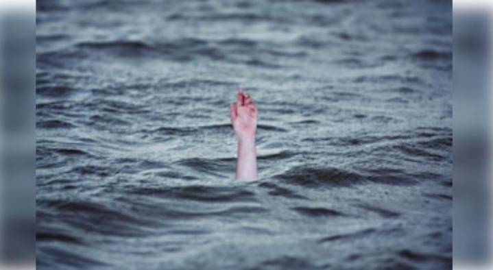 1 dead, 6 rescued, dozens missing as migrant boat capsizes off Malaysia