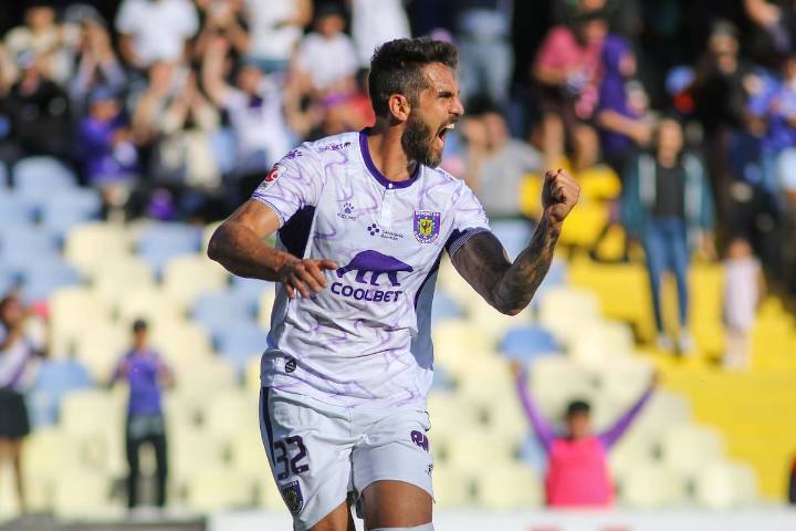 VIDEOS. Con un incombustible Joaquín Larrivey: Deportes Concepción toma ventaja sobre Deportes Antofagasta por la Liguilla de la B