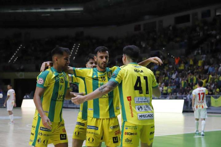 El Jaén Paraíso Interior FS arrolla a Industrias Santa Coloma