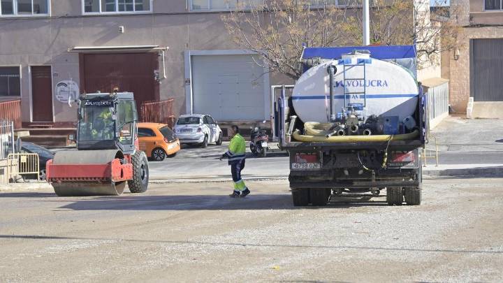 El polígono de Carrús alivia la falta de aparcamiento a expensas de ampliar plazas exclusivas para camiones