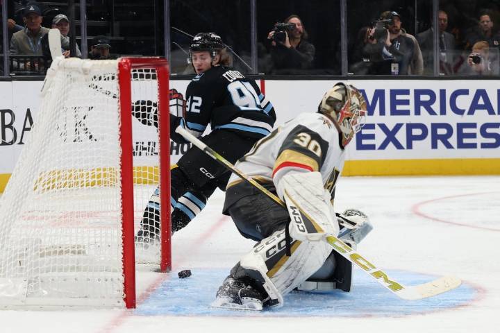 Deadspin | NHL roundup: Mammoth's Logan Cooley scores 4 vs. Vegas