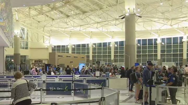 Flight cuts start today at 40 airports including in Houston