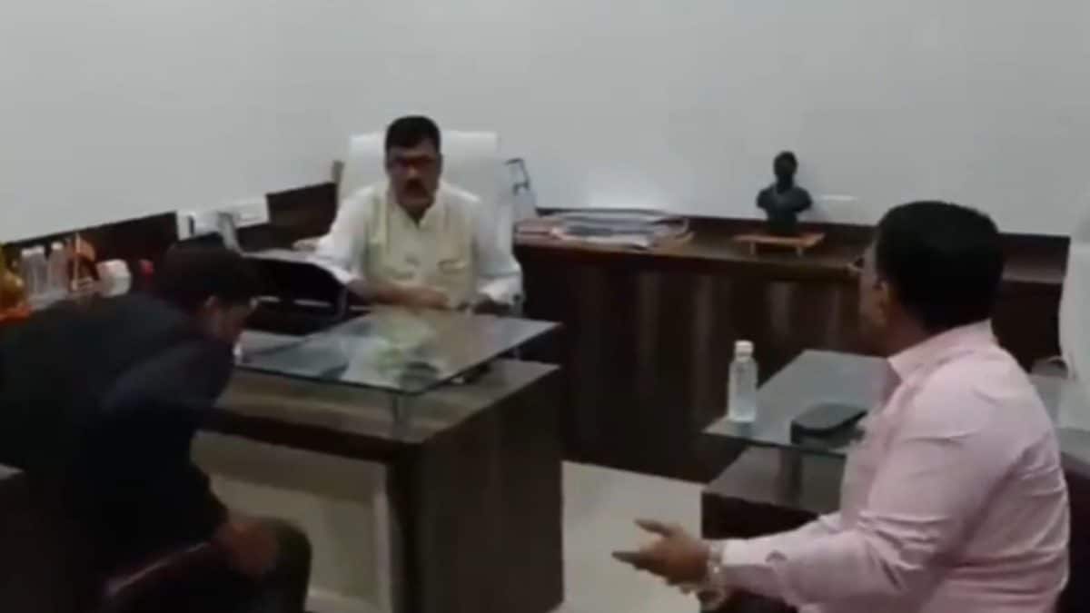 MNS Workers Rain Slaps On Hindi-Speaking Mumbai Boss, Some Claim He ‘Asked Marathi Female Staff To Reach Office On Time’