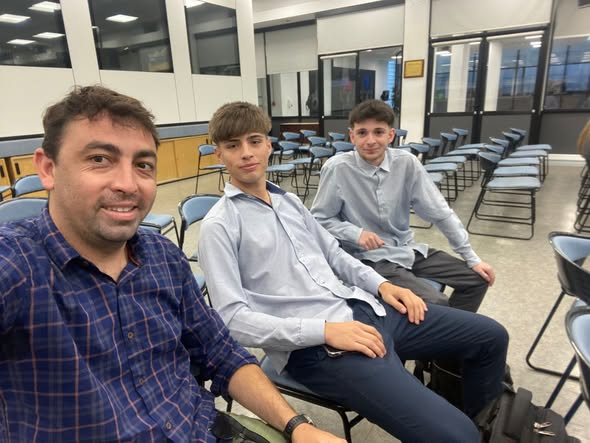 Olimpíada Nacional ETP 2025 – Participan Diego Juárez y Bautista Flores, con el profesor Andrés Peña