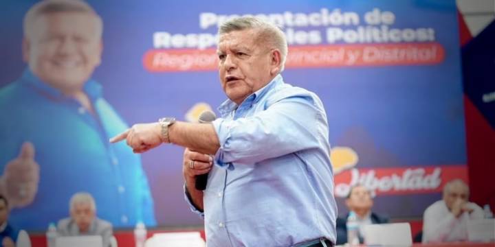 JNE confirma que César Acuña vulneró neutralidad electoral en mitin en Piura