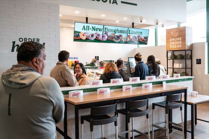 Huge lines greet return of Krispy Kreme to Minnesota