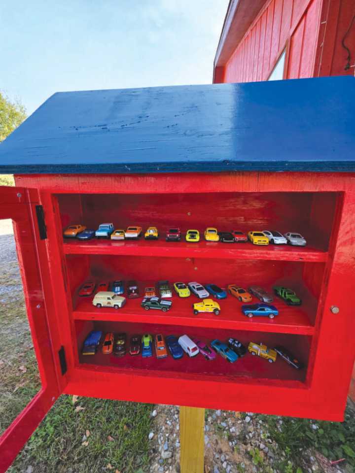 The Car Library, Hot Wheels and happy children