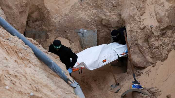 Israel afirma que los últimos tres restos mortales entregados por Hamás no pertenecen a ningún rehén