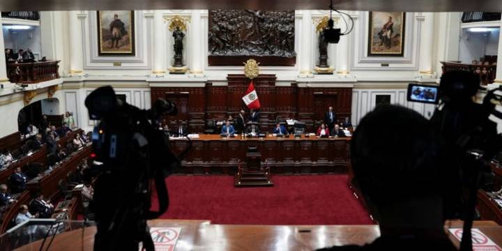 Adiós a los improvisados, menos los del Congreso: publican ley que sube la valla en ministerios y municipios, pero no para congresistas