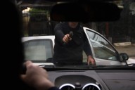 Lo intimidaron con armas de fuego: hombre es víctima de violento portonazo en Las Condes