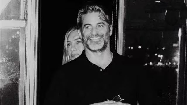 Jennifer Aniston makes romance with Jim Curtis instagram official