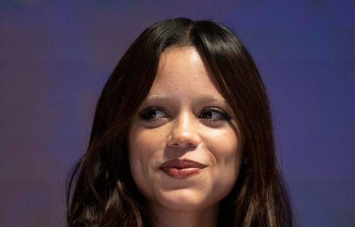 Jenna Ortega dice que hay un extraño encanto en el ser humano que la IA no puede sustituir