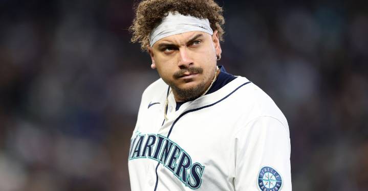 Naylor stays with Seattle, per report