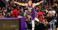 Lakers clinch NBA Cup group with victory over Clippers