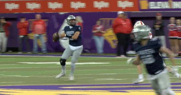 Cedar Rapids Xavier rallies by Newton 31-24 in 4A State Semifinals