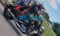 VIDEO. El “Jack Sparrow” platense llegó en moto para recibir a Johnny Depp