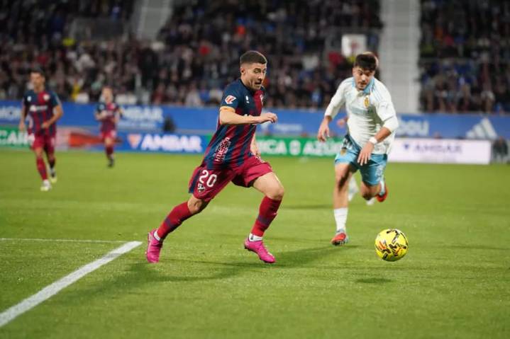 El Huesca, sin efecto Bolo, se ahoga a orillas del Ebro (1