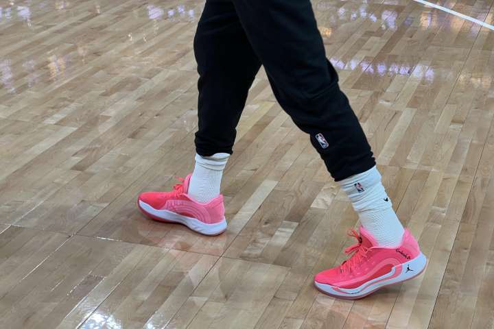 Doncic, con el nombre de su hija Gabriela escrito a mano en sus zapatillas