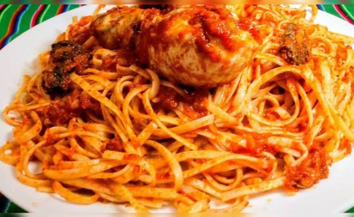 Menú del día: aprende a preparar tallarines rojos con pollo de la forma más fácil y en casa