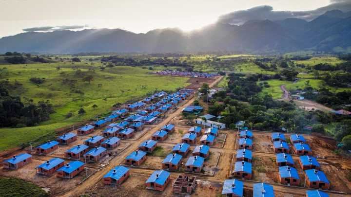 Más de cien familias firmantes del Acuerdo de paz de 2016 recibieron viviendas en El Doncello, Caquetá: conozca algunas de sus historias