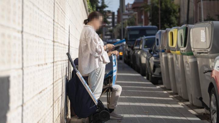 Ocultas y a tres metros: así presiona un grupo antiabortista a una clínica, pese a la ley catalana