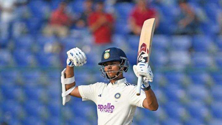 Yashasvi Jaiswal Claims Maiden First-Class Wicket, Dismisses Out