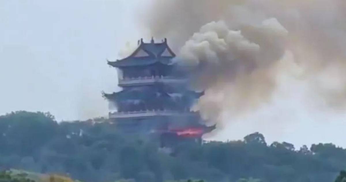 Se incendio el milenario templo Yongqing