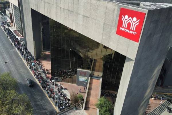 Asegura Infonavit que redujeron salarios de directivos