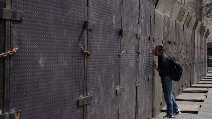 Blindan Palacio Nacional días antes de manifestaciones de la CNTE y la "Generación Z"