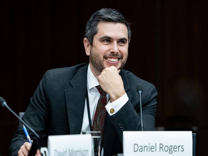 Spy chief warns of increasing violent radicalization of children