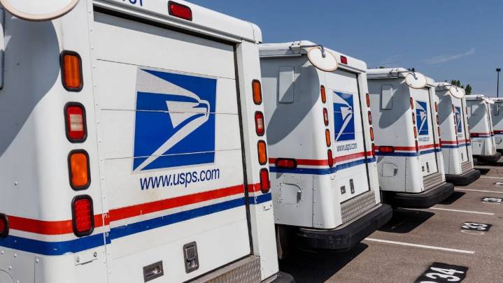 USPS impone recargo de hasta $16 en envíos navideños: millones sentirán el golpe en 2025