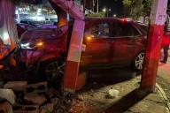 Choca joven contra negocio tras perder el control en Saltillo