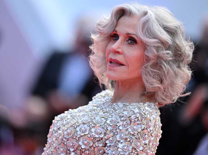 Jane Fonda, 87, says she's not scared of aging, just of dying the way her father did