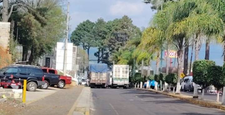 "¡Evita las zonas!" Hay 11 bloqueos activos esta tarde en Michoacán [1:10 pm]