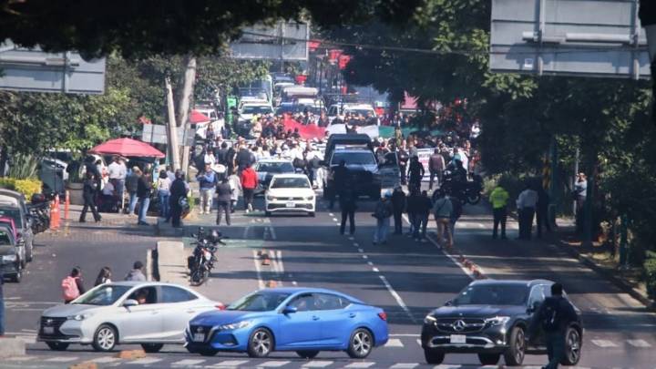 Exjueces y magistrados cesados mantienen bloqueo en Insurgentes para exigir indemnización