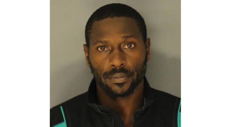 Antonio Brown es arrestado por intento de homicidio tras tiroteo en Miami