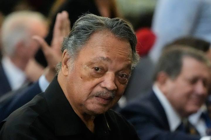 Hospitalizan al líder de los derechos civiles Jesse Jackson por enfermedad neurodegenerativa