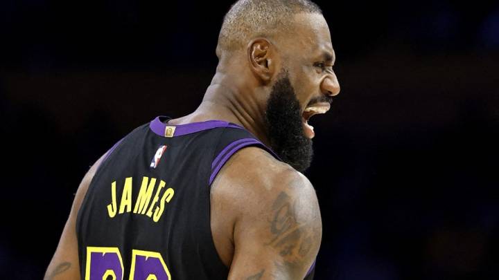 Record-breaking LeBron James returns as LA Lakers down Utah Jazz