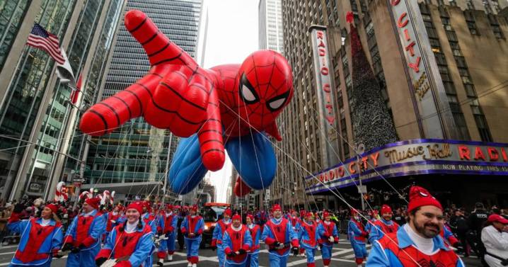 Nueva York celebró el Desfile de Acción de Gracias con una fiesta de globos y estrellas